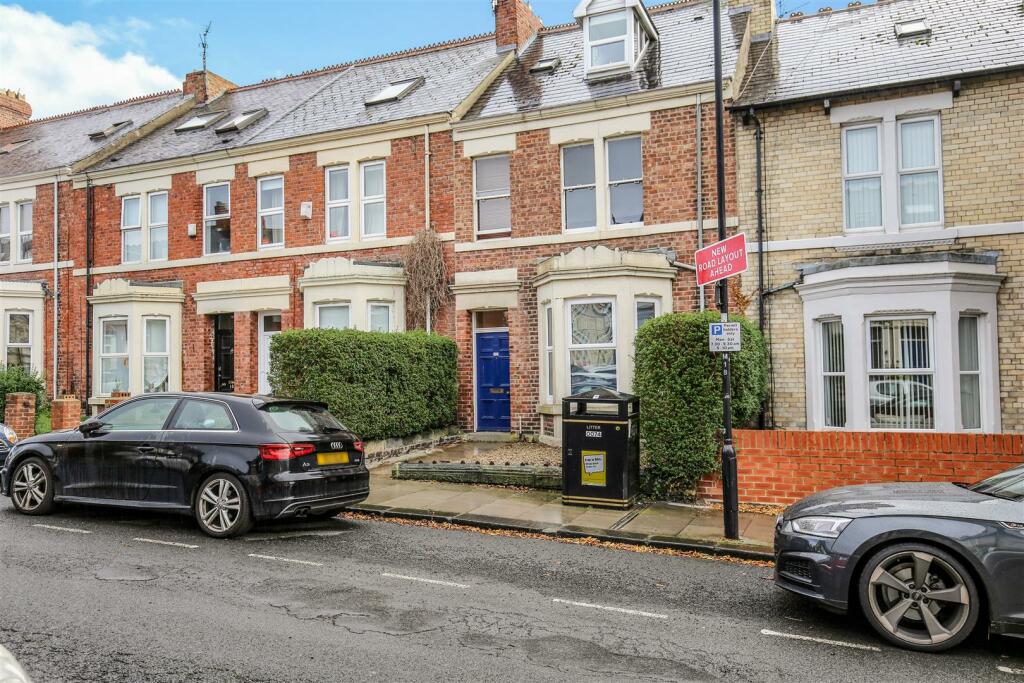 BM00374-S-98 Manor House Road.jpg