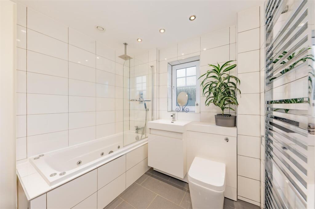 25 Gullane Place Dundee-8.JPG