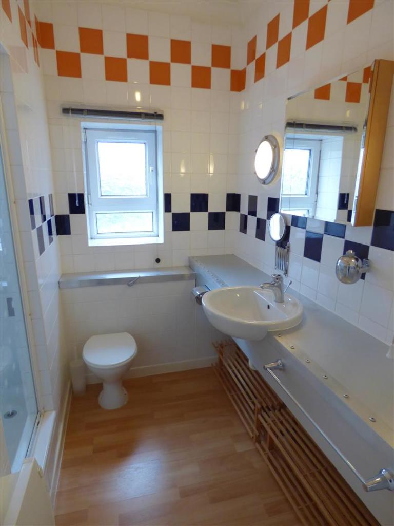 Bathroom (2).JPG