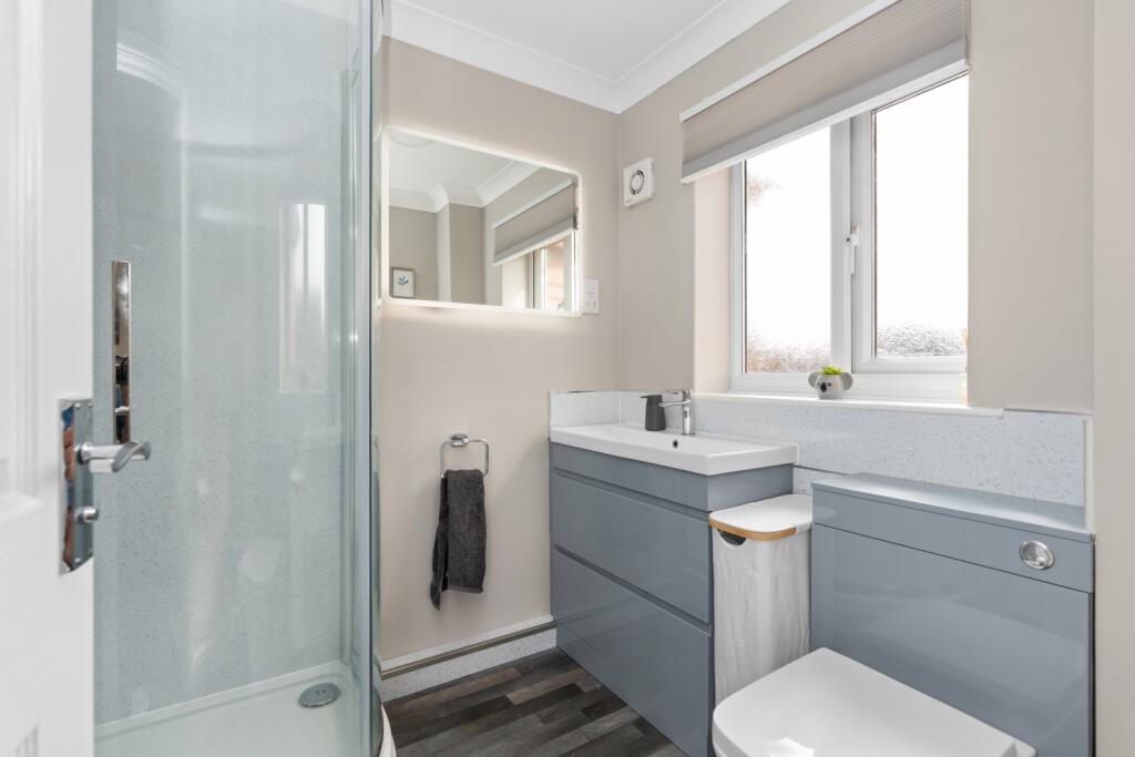 Bedroom 3 ensuite