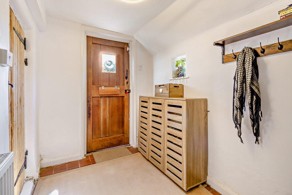 8648450-interior1...