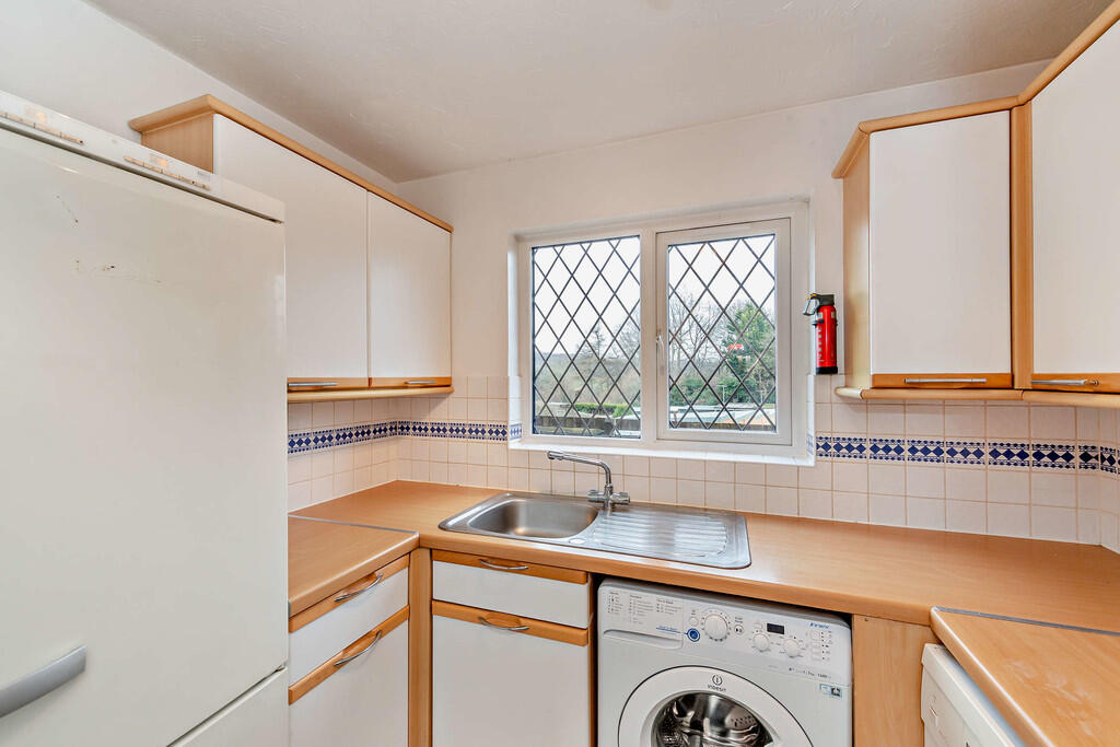 8633711-interior0...