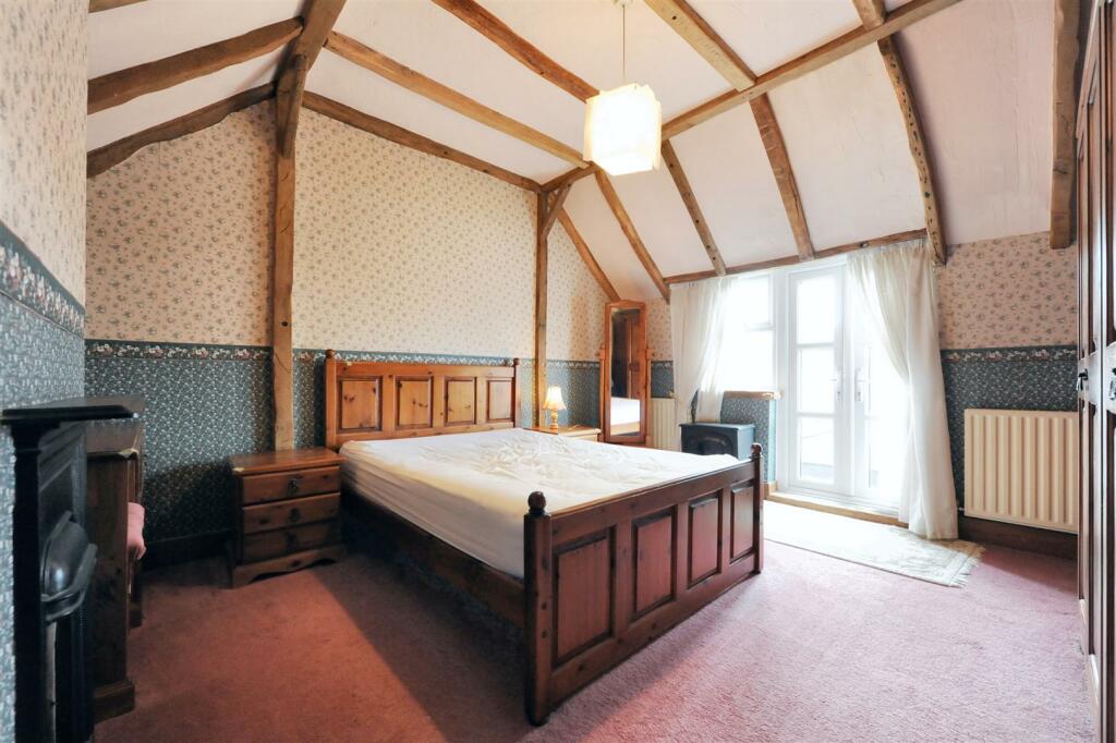 Bedroom 1.JPG