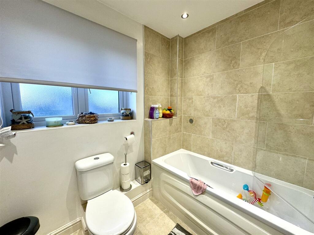 FAMILY BATHROOM