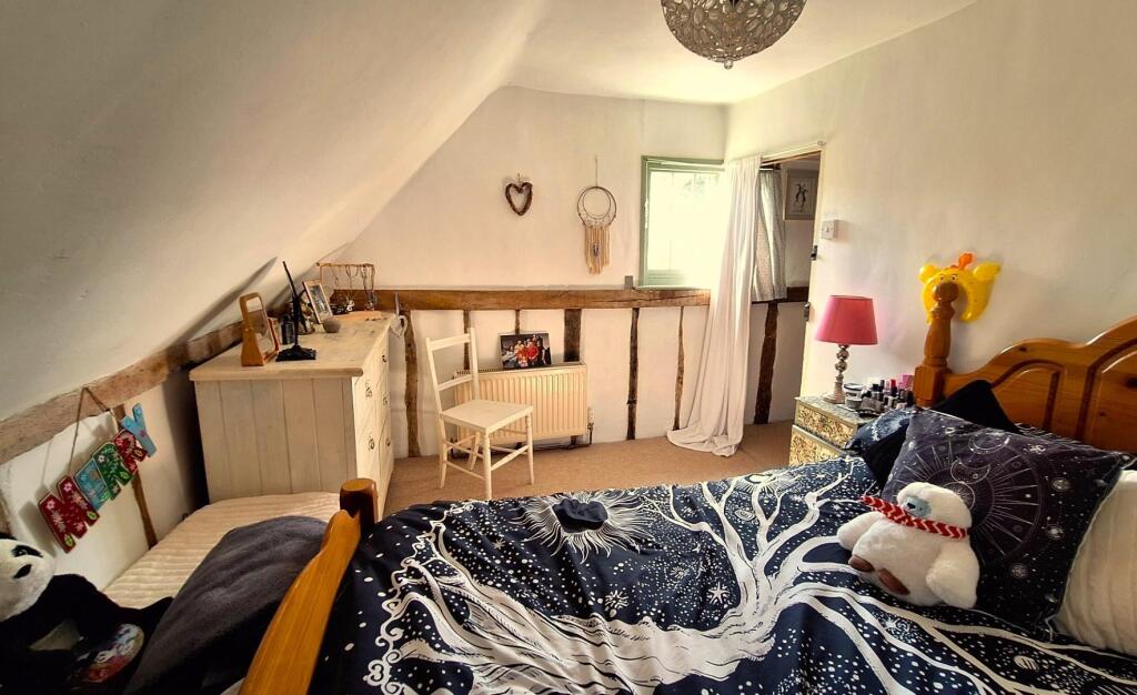Bed 2.jpg