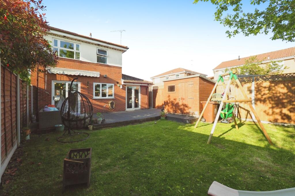 Large Family Garden with Deck