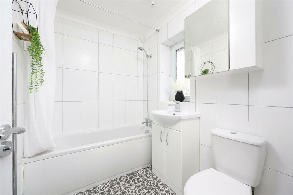 21 Allington Way 23.JPG