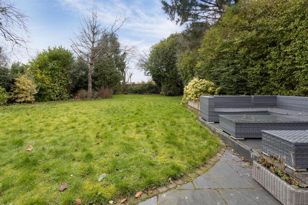 102 Ashlawn Road, Rugby (70).jpg