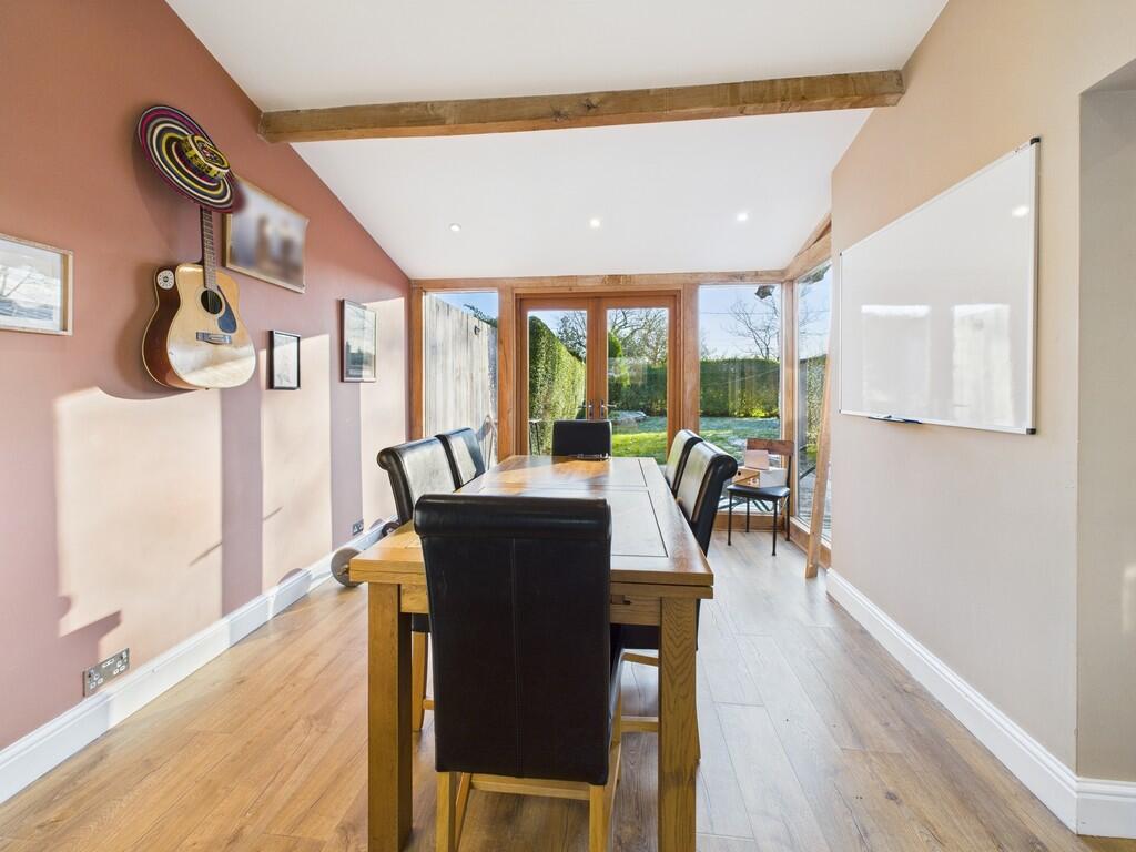 CAM02854G0-PR0483...