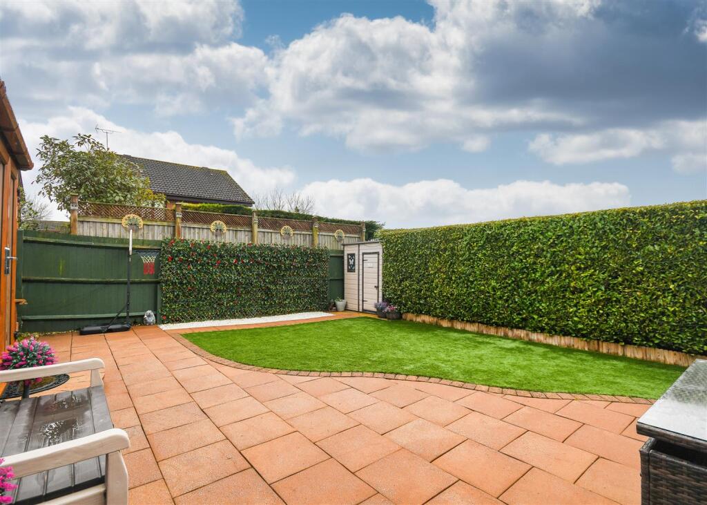 7 Griffiths Drive - Garden (2).jpg