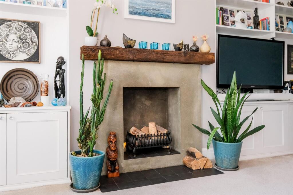 Flat 2, 70 Hermon Hill-25.jpg