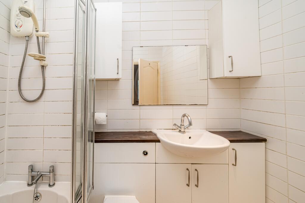 Ensuite to Bedroom 1