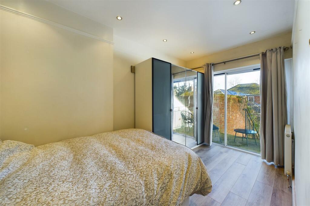 Flat 3, 110 Evesham Road, Cheltenham, Gloucestersh