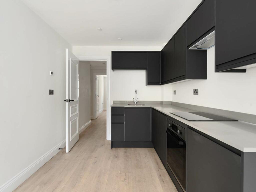 Kitchen (pic 2)