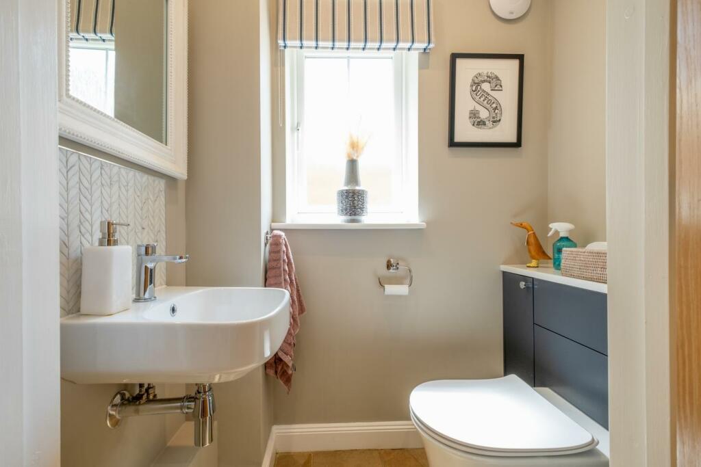 5 Cobb Close-27.JPG