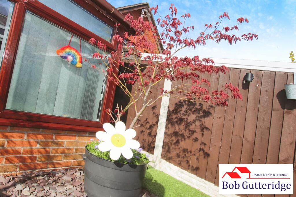 ENCLOSED REAR GARDEN