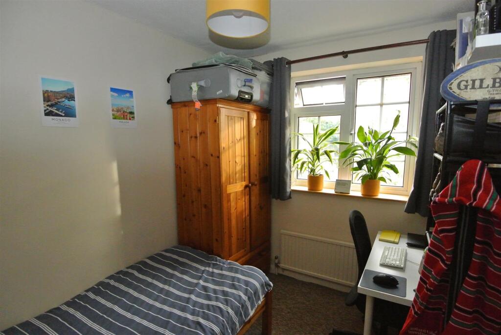 Bedroom 4.JPG