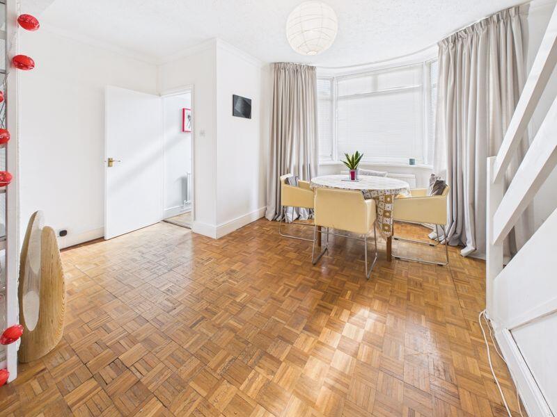 LOUNGE / DINING ROOM