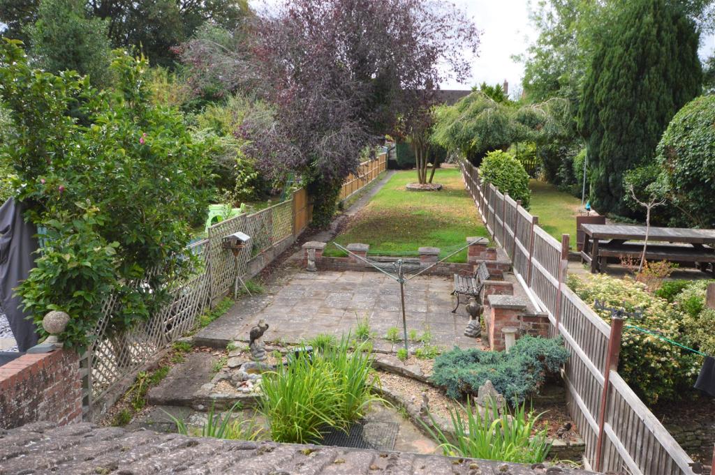 REAR GARDEN.JPG