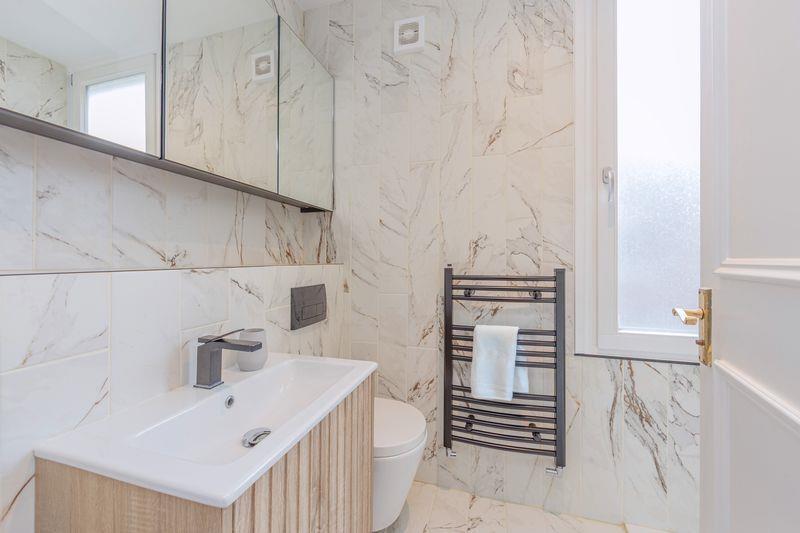 bathroom with shower.jpeg
