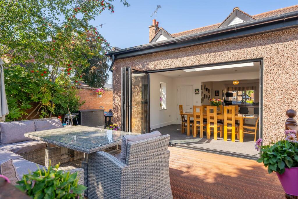 157 Broad Lane - by Visually Rich 02031.jpg