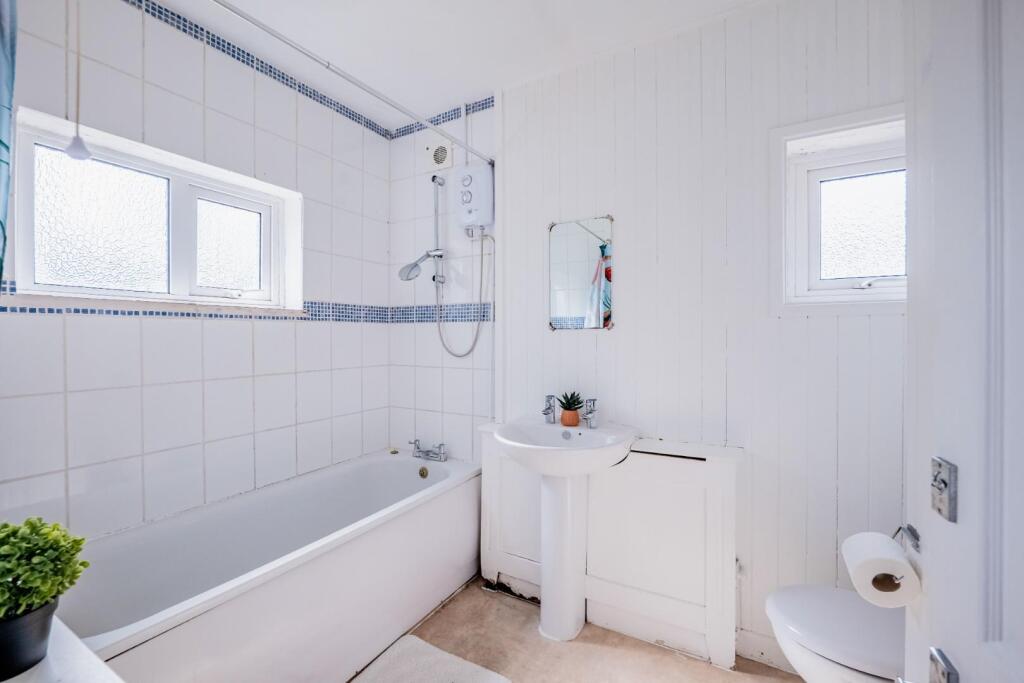 44 Haycome Drive BA2 1PG-17.jpg