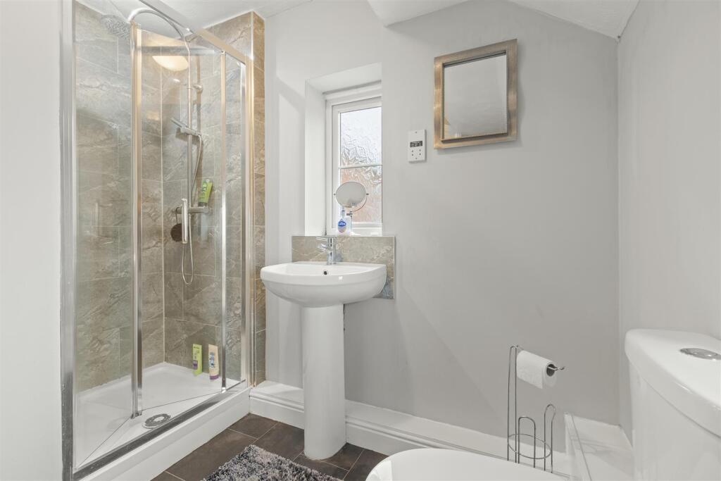 En-Suite To Bedroom 1