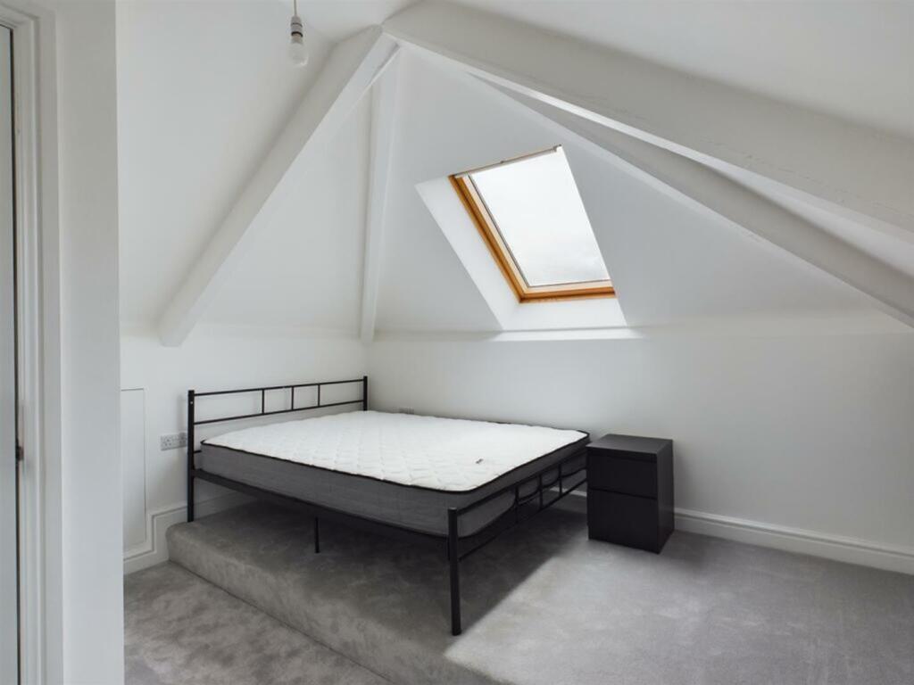 A bright and spacious double bedroom with moder...