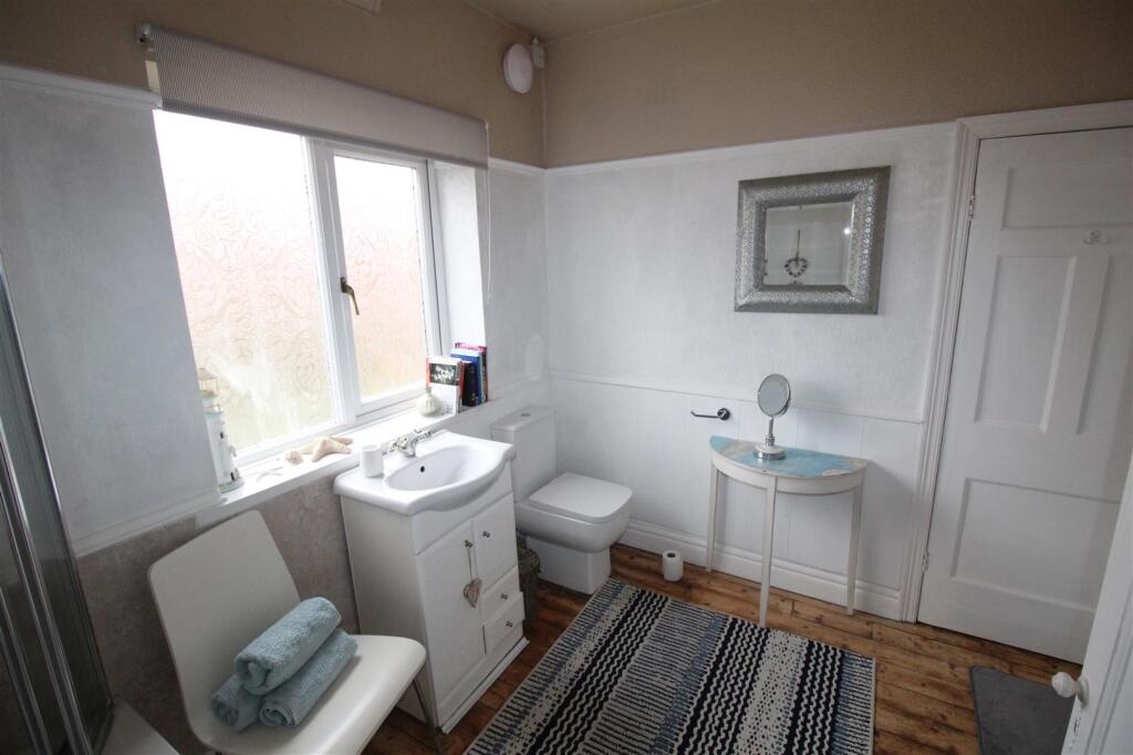 Park Road 74, Bathroom.JPG