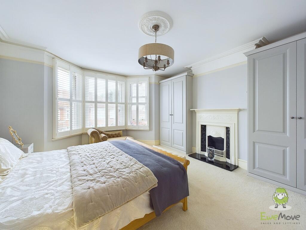 CAM01543G0-PR0103-STILL025