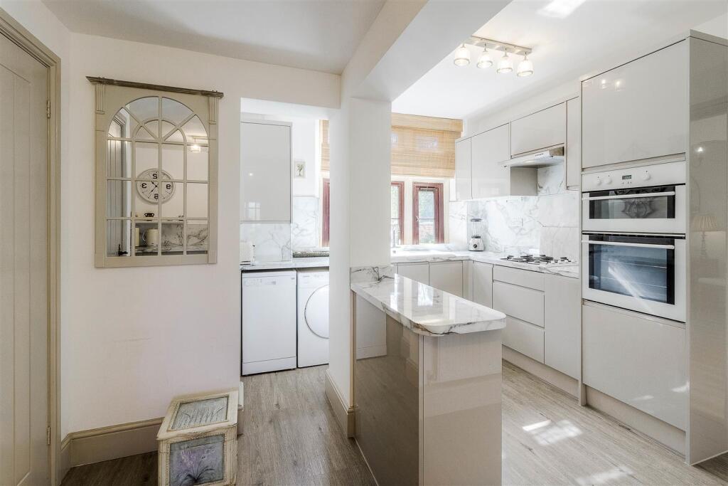 7 Weston Hall Stables, Bulkington