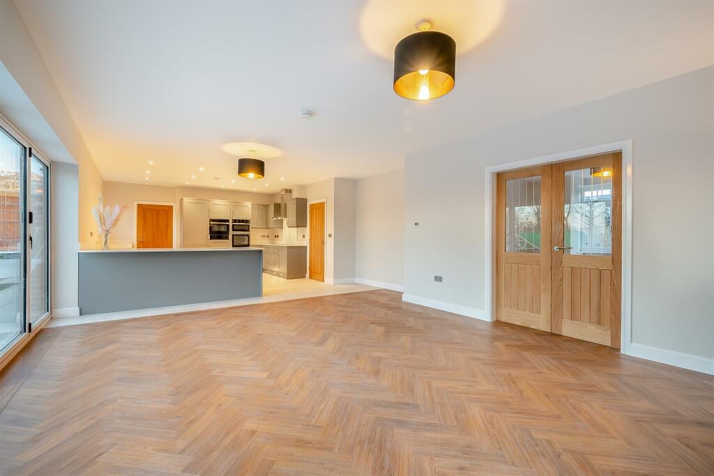 8581130-interior21.jpg