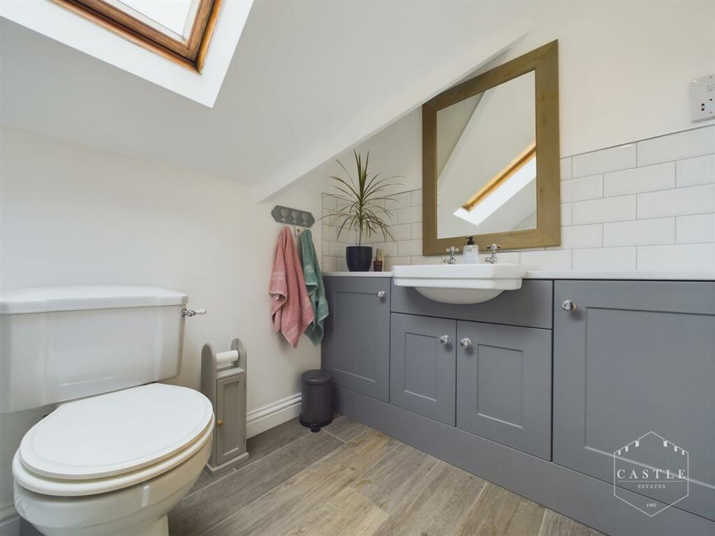 ENSUITE SHOWER ROOM