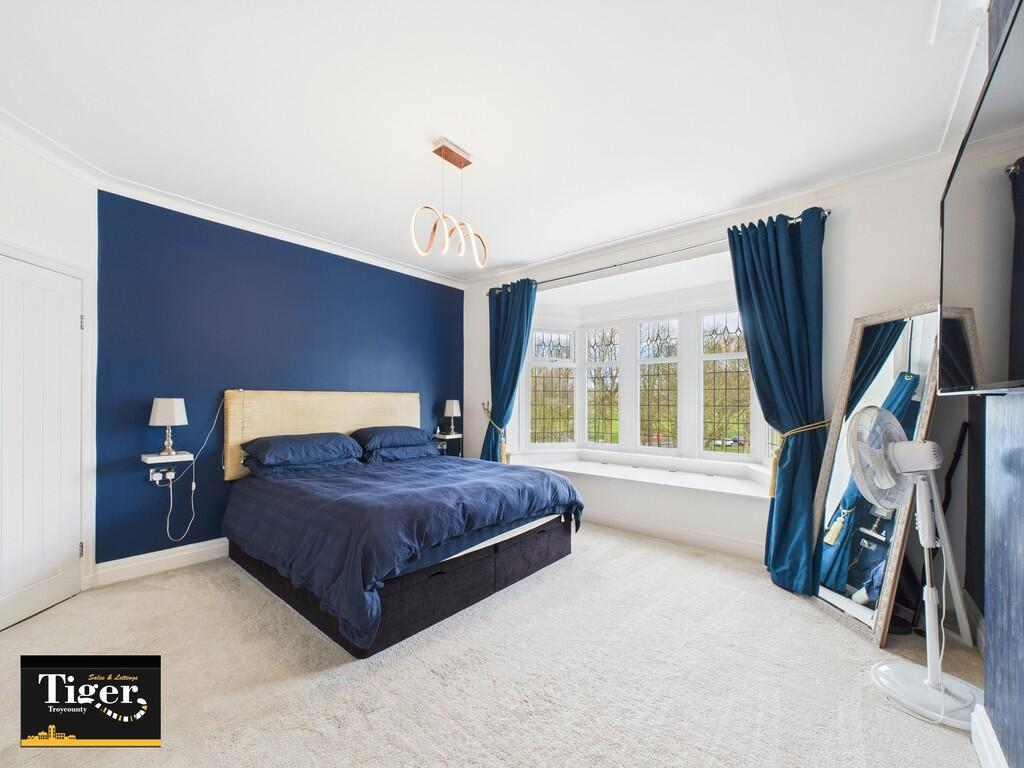 CAM02176G0-PR0528...