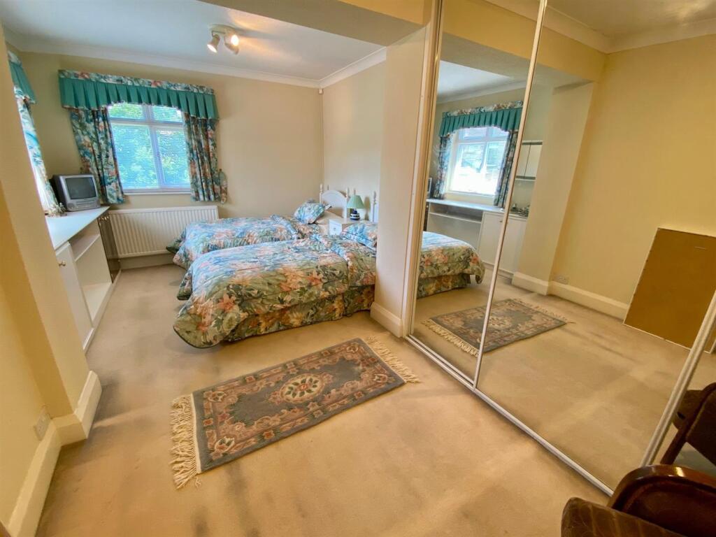 bed 2.jpg
