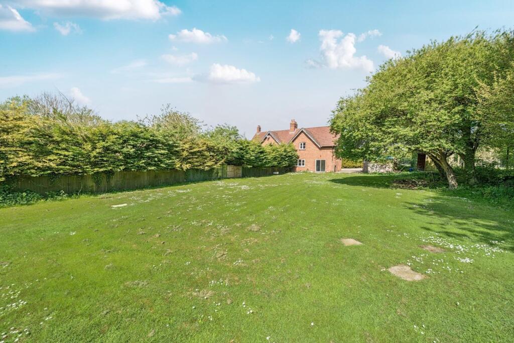 REAR OF THE PROPERTY.jpg