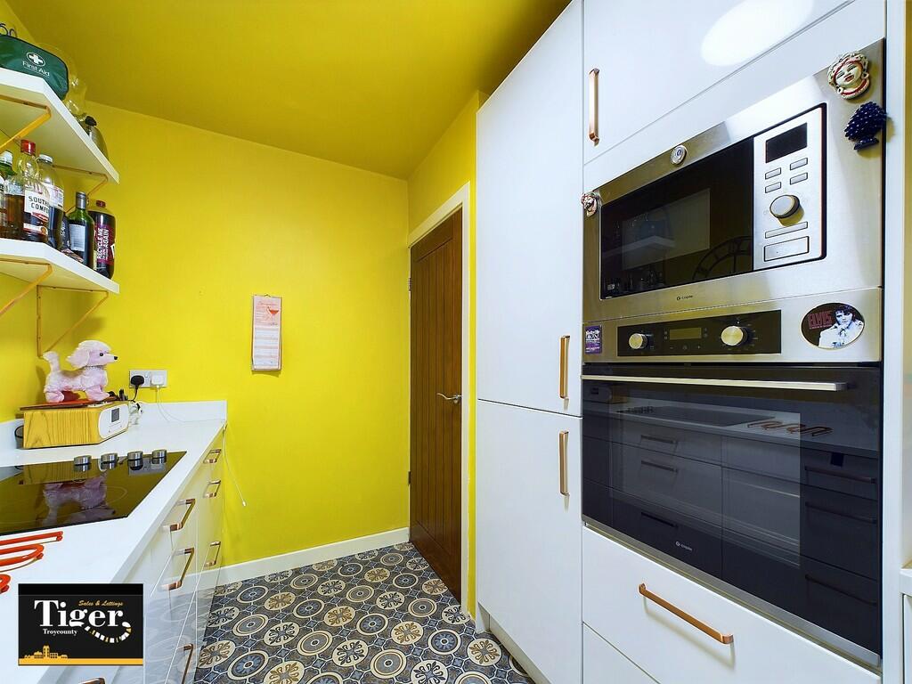 CAM02176G0-PR0429...