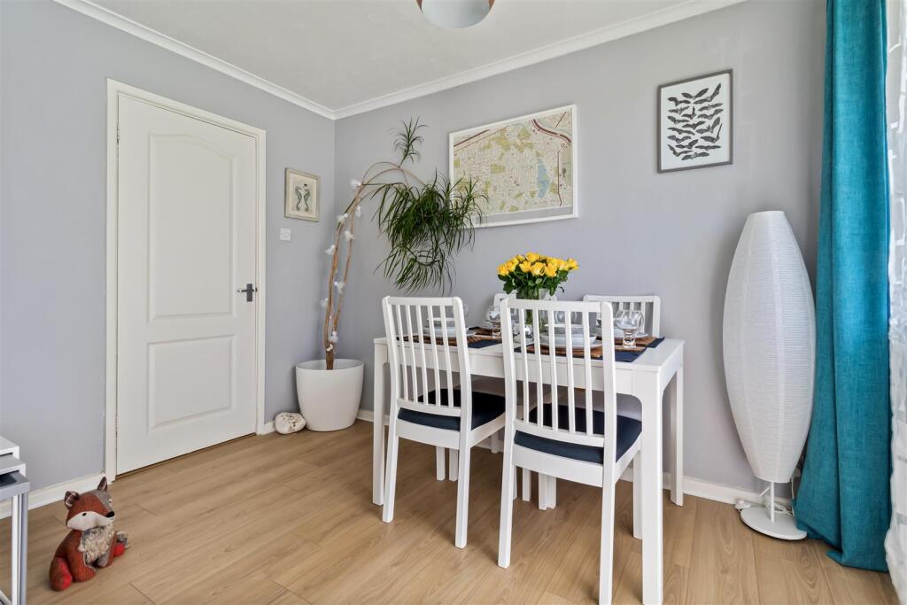 Sunningdale Court 42-010.jpg