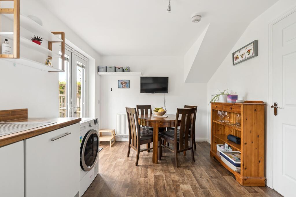Kitchen / Dining Area
