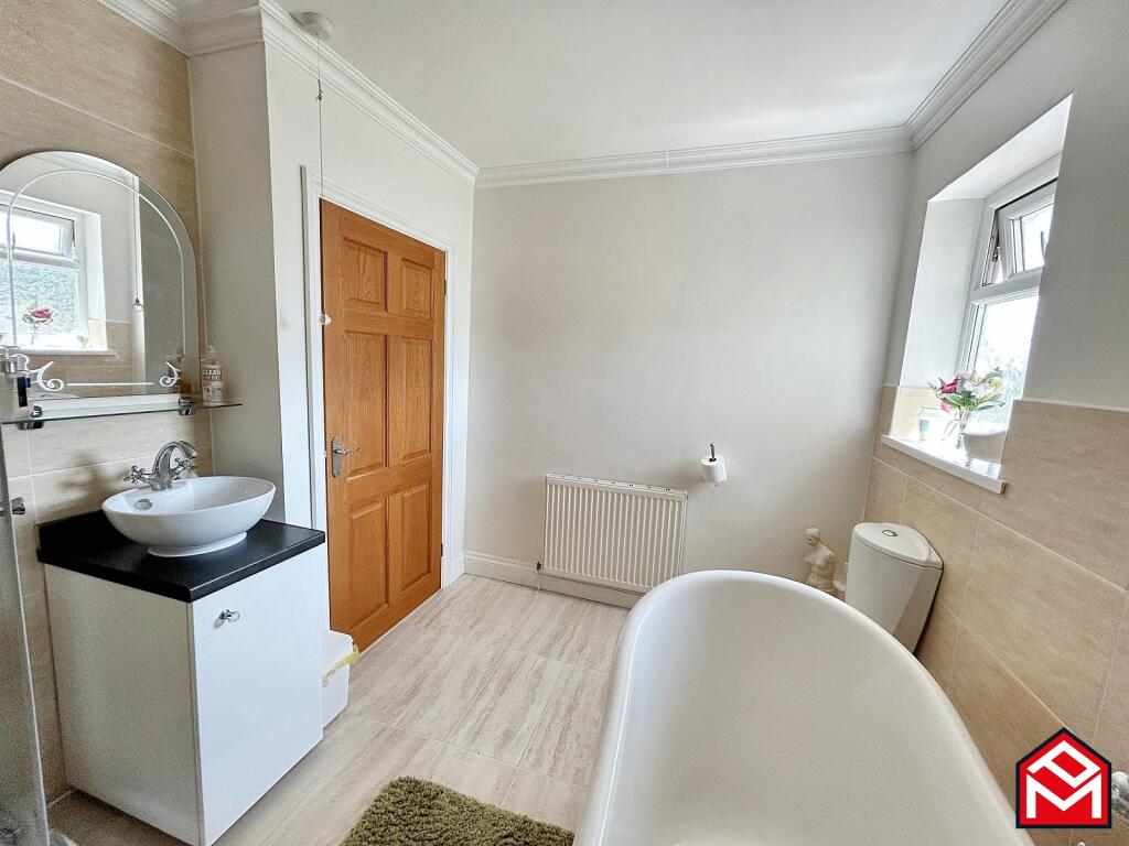 Family Bath &amp; Shower Room