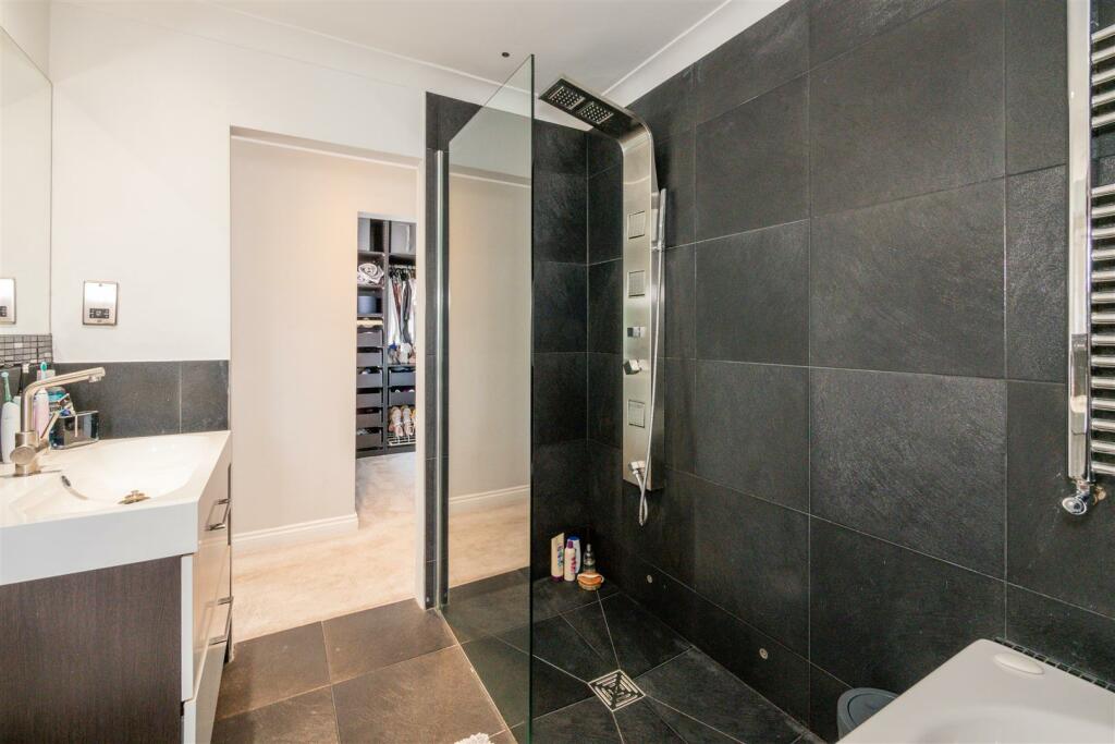 Bed 1 En Suite