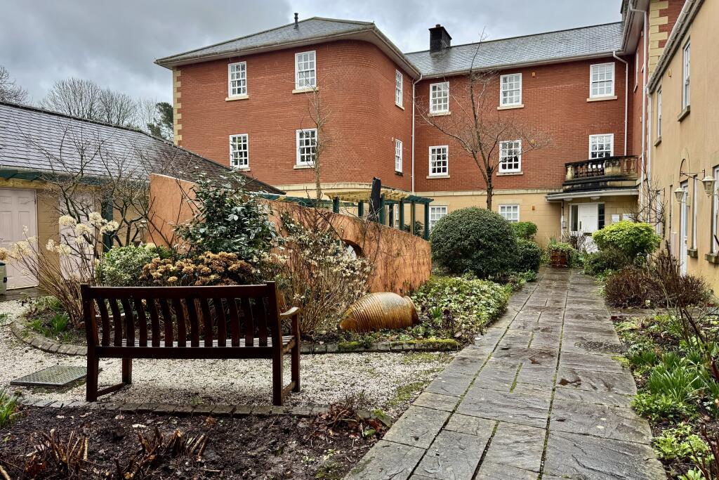 Shared Courtyard Garden