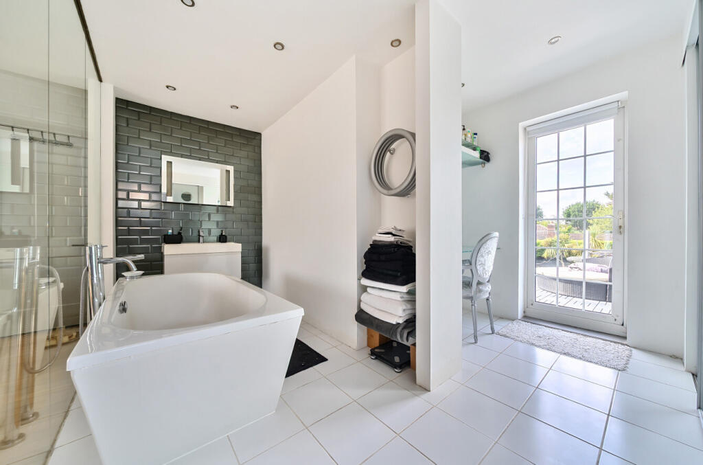 1303218-4-684b08d...