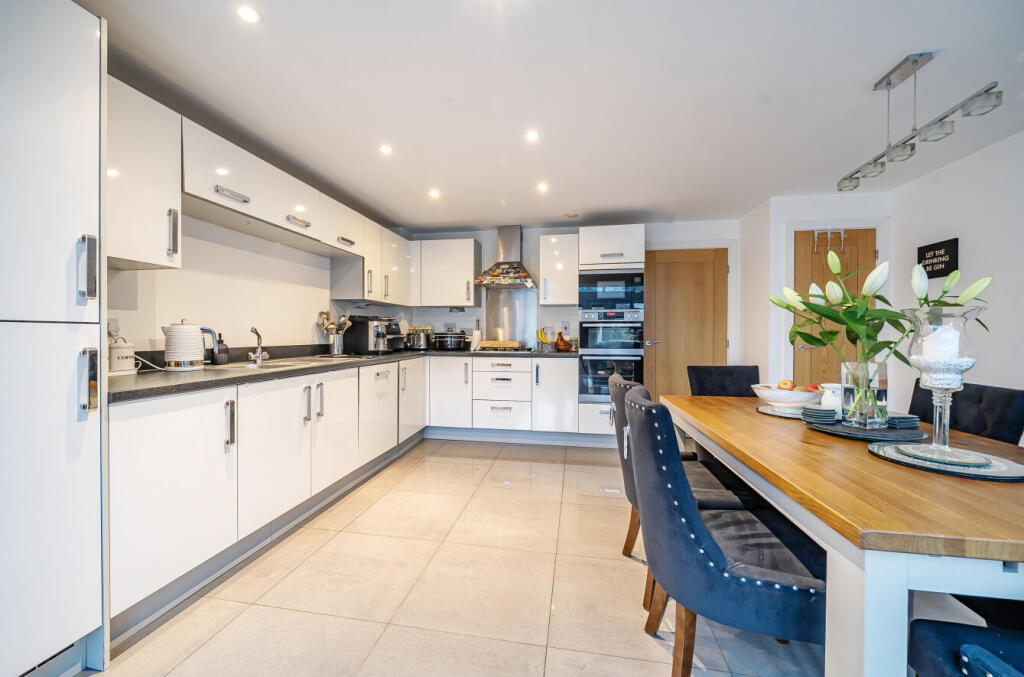 1362852-3-68dffc4...