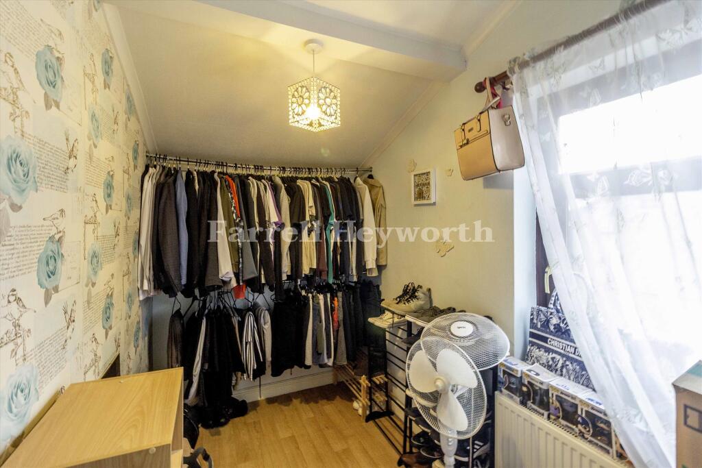 Walk in wardrobe