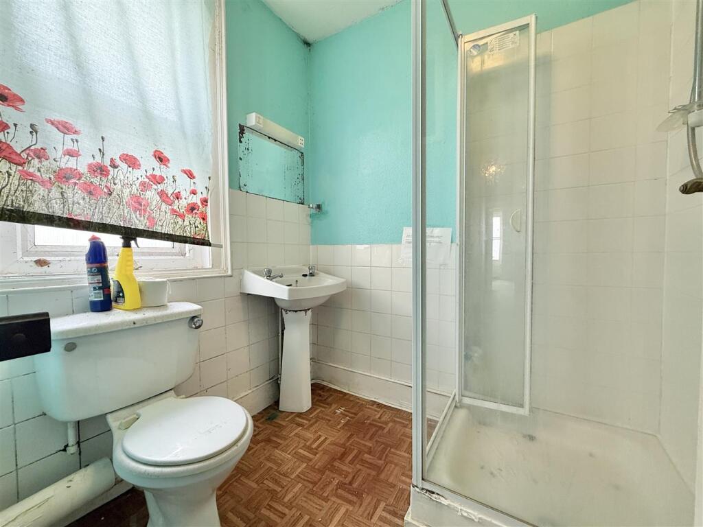 Flat 2 - Bathroom.jpg