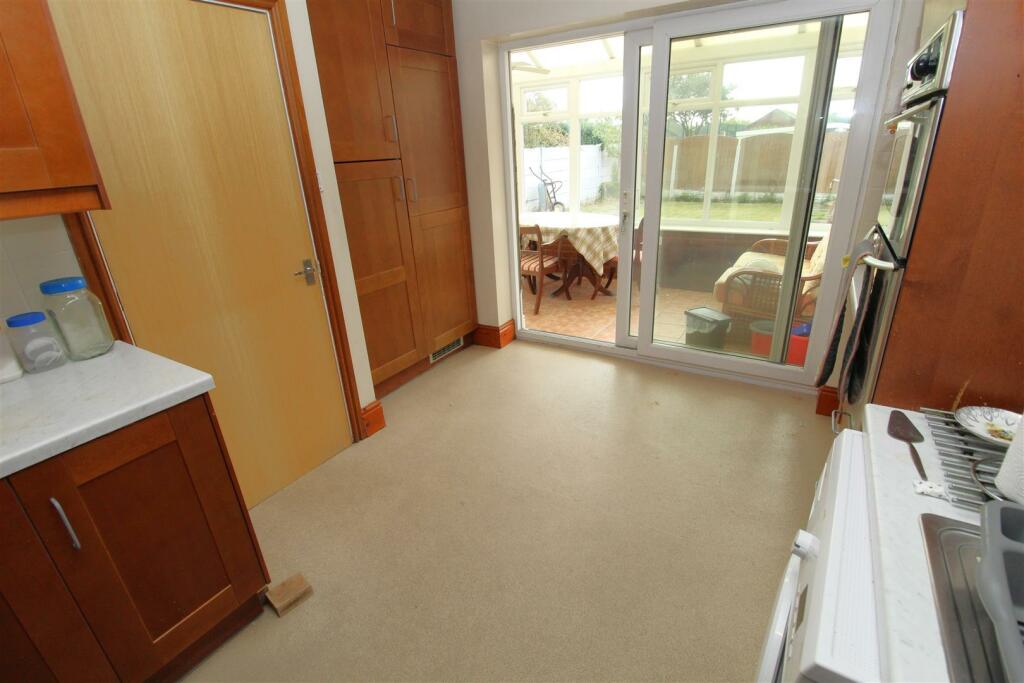 Kitchen1.JPG