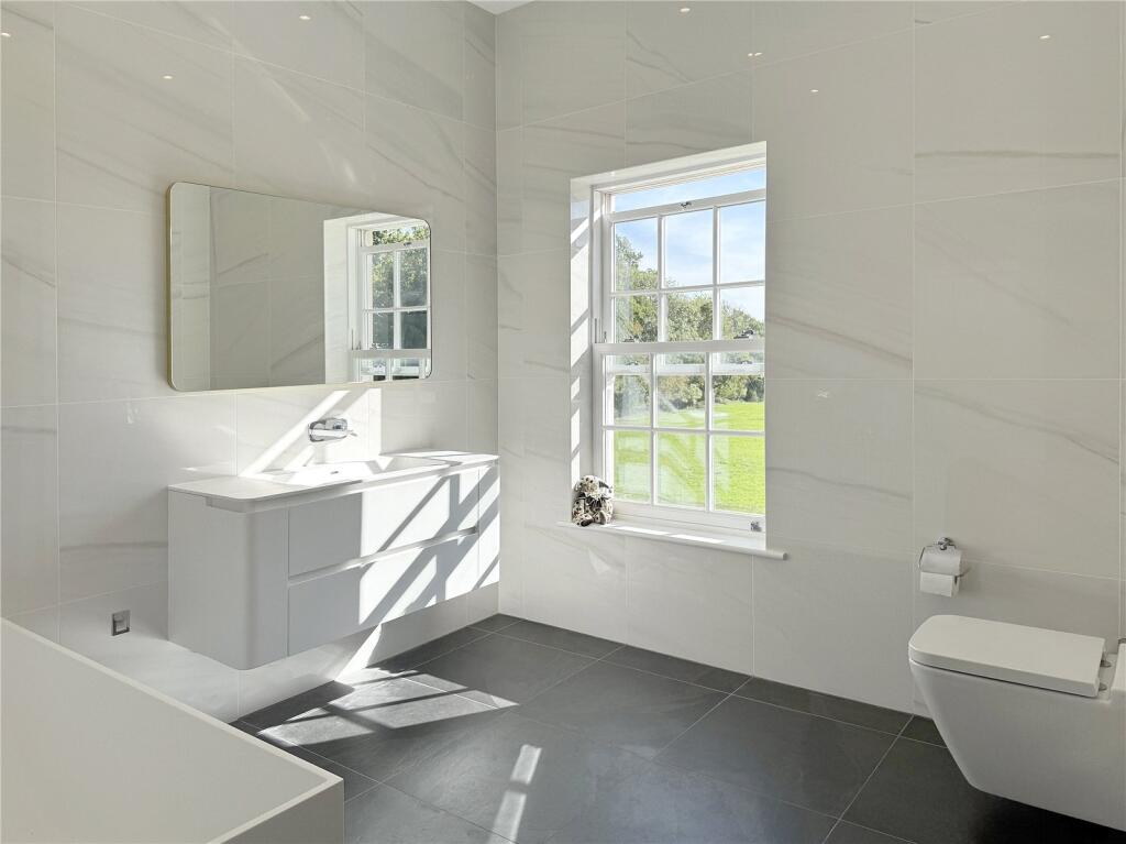 Main Ensuite