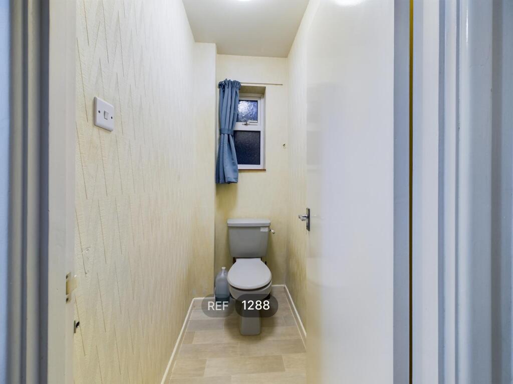 Bathroom &amp; WC 2