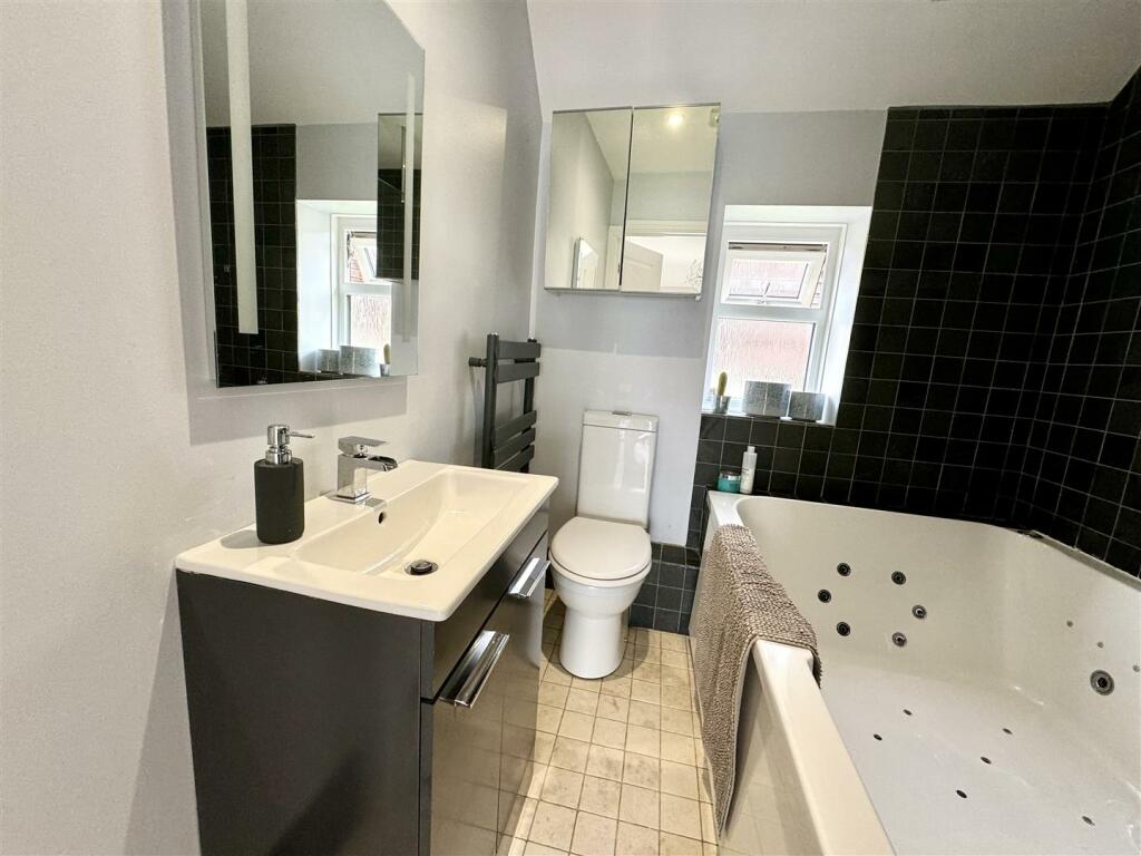 FAMILY BATHROOM